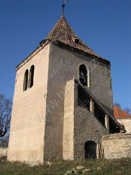 zvonice u kostela Narození Panny Marie