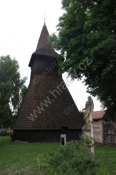 zvonice u kostela Narození Panny Marie