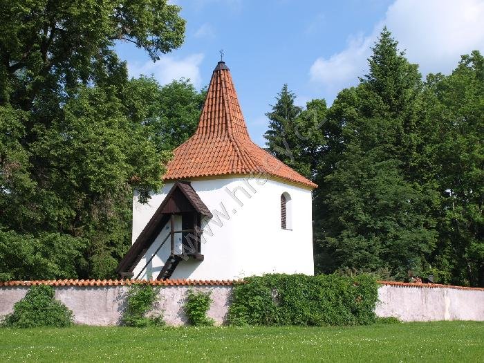 zvonice u kostela Nejsvětější Trojice