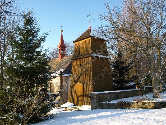 zvonice u kostela sv. Jana Nepomuckého